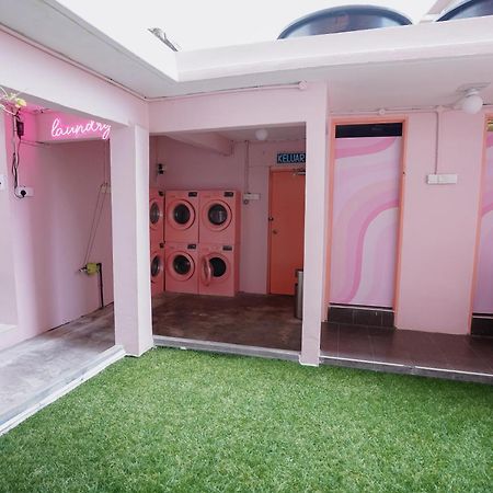 Pink Cabana Hotel George Town Exteriör bild