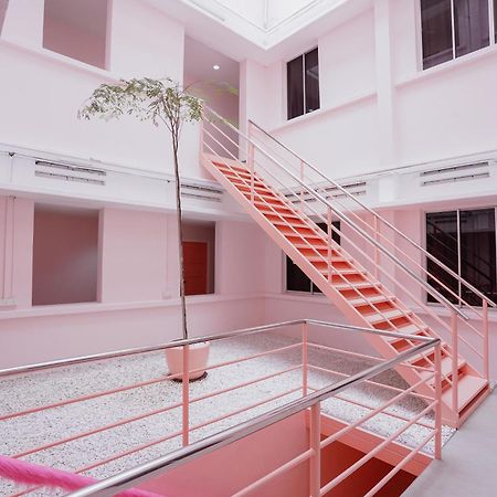 Pink Cabana Hotel George Town Exteriör bild