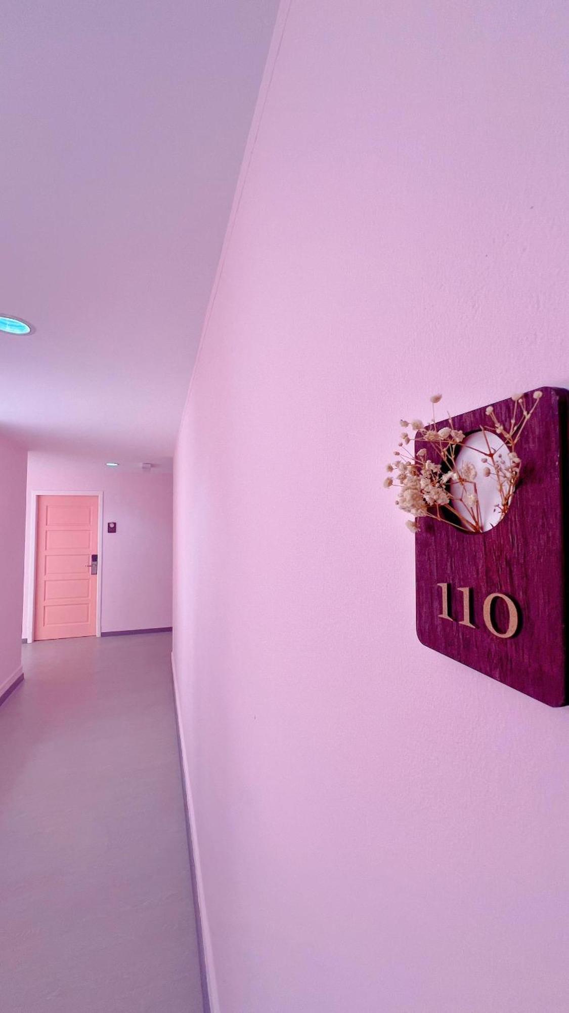 Pink Cabana Hotel George Town Exteriör bild