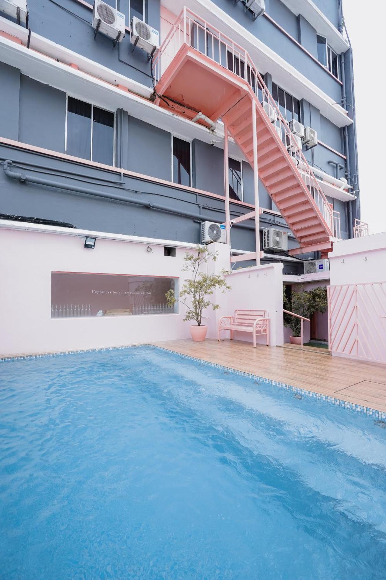Pink Cabana Hotel George Town Exteriör bild