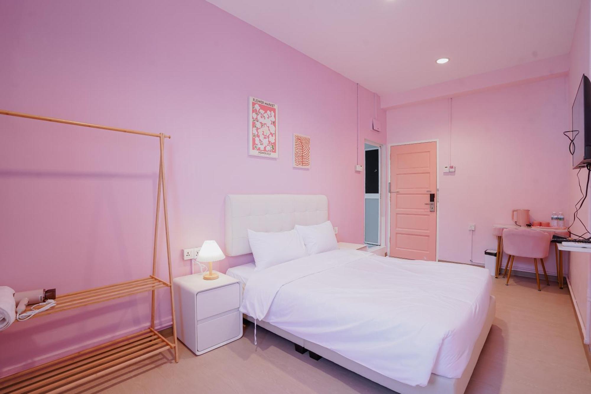 Pink Cabana Hotel George Town Exteriör bild